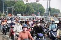Đóng dải phân cách nút giao Trường Chinh - Phạm Văn Bạch từ ngày 4-4 