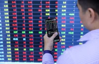 Dòng tiền lớn, chứng khoán tăng, nhà đầu tư có nên xuống tiền?