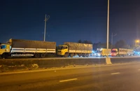 Tái diễn lấn chiếm hành lang an toàn đường dẫn cao tốc TP.HCM - Trung Lương