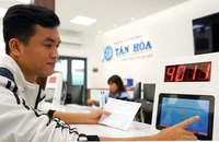 Người dân đánh giá sự hài lòng về dịch vụ chăm sóc khách hàng của Công ty CP Cấp nước Tân Hòa.