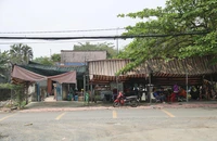 Dự án ngàn tỉ mở rộng Quốc lộ 50 còn vướng 1, 2 căn nhà 