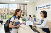 Hàng loạt ngân hàng cho sinh viên vay học phí lãi suất rất thấp