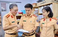 Phải làm sao để lấy lại tiền đã chuyển dư khi làm thủ tục đổi giấy phép lái xe?