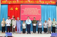 Ông Nguyễn Trọng Nghĩa thăm, tri ân gia đình chính sách dịp 27-7