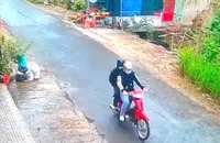 Công an Tiền Giang bắt 2 thanh niên dùng búa cướp tiệm vàng
