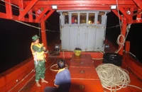 Biên phòng Bến Tre bắt giữ 2 tàu cá đánh bắt thủy sản sai vùng biển quy định