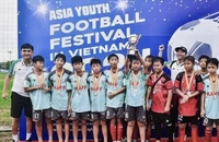 Clip: Thú vị học trò HLV Tuấn Phong ghi bàn như Bergkamp