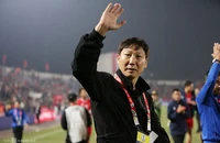 HLV Kim Sang-sik chỉ ra hai đối thủ cản đường cú hat trick Đông Nam Á của Việt Nam