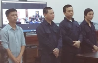 Đặt mua súng qua mạng rồi dùng để cướp tài sản của người giao hàng