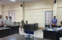 Mua bán pháo nổ hưởng lợi, 3 bị cáo lãnh án tù