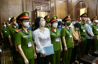 Cơ quan chức năng ở đâu khi bà Trương Mỹ Lan vận chuyển 4,5 tỉ USD qua biên giới?