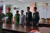 1 doanh nhân ở Hà Lan tố cáo cựu cục trưởng Cục Đăng kiểm nhận hối lộ 100 triệu đồng
