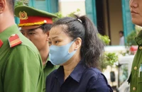Xử vụ buôn lậu hơn 6 tấn vàng từ Campuchia về Việt Nam: VKS đề nghị cao nhất 18 năm tù 