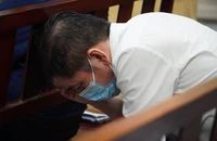 Cựu tổng giám đốc SCB bật khóc tại tòa khi gây hại cho nhiều người