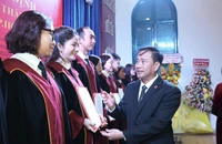 TAND TP.HCM công bố và trao quyết định bổ nhiệm thẩm phán sơ cấp, trung cấp