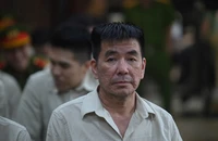 Chủ tịch Công ty Trung Hậu 68 khai dùng tiền bán cát lậu mua hàng loạt xe sang 