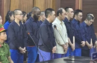 Hoãn phiên tòa vụ chủ tiệm vàng Đức Long vận chuyển trái phép hàng triệu USD sang biên giới