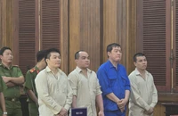 Tuyên án nhóm cho vay lãi nặng, dí súng vào đầu giám đốc ngân hàng ép viết giấy nợ 