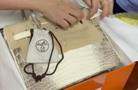 Cách thức trả giá khi tham gia đấu giá 2 túi Hermès của bà Trương Mỹ Lan