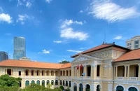 Hai cha con lãnh án vì tống tiền cảnh sát giao thông