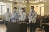 Vụ chém người trong đêm: Nghi vấn băng nhóm tìm 3 người đi bộ để chém