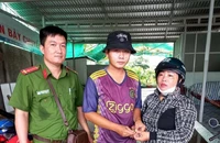 Chủ tịch Cà Mau tặng bằng khen đột xuất cho người trả lại 1 lượng vàng nhặt được