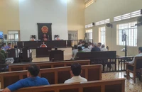 Đang xét xử 2 cựu giám đốc Sở Xây dựng Cà Mau 