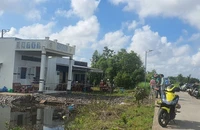 Bắt giam cha nuôi hành hạ bé 4 tuổi ở Cà Mau