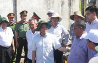 Phó Thủ tướng Trần Lưu Quang kiểm tra sạt lở ở Cà Mau và Bạc Liêu
