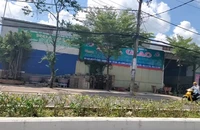 Chủ tịch tỉnh Cà Mau chỉ đạo xử lý ngay công trình vi phạm trước mặt UBND phường