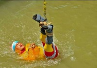 Biểu diễn bất thành, ảo thuật gia Ấn Độ bỏ mạng dưới sông Hằng