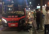 Đấu đầu xe khách dưới hầm chui, hai thanh niên tử vong