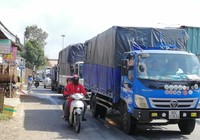 Xe cộ nhích từng chút một trên quốc lộ 1A