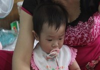 Người lớn, trẻ em, bà bầu ồ ạt nhập viện vì sởi