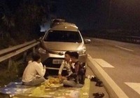 Thêm 1 trường hợp dừng xe mở tiệc ăn uống trên cao tốc