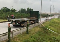 Dựng lại hiện trường vụ xe Innova đi lùi trên cao tốc