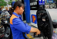 1 lít xăng oằn lưng cõng 10.000 đồng tiền thuế, phí?