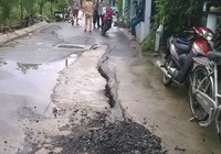 Vết nứt nguy hiểm chạy dọc sông ở Nhà Bè