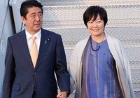 Sức ép với Thủ tướng Nhật Shinzo Abe
