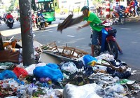 Ném phịch bịch rác, bị xử phạt 4 triệu đồng