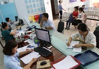Dân gọi điện lên phường đặt lịch làm việc