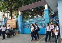 Xông vào trường chém học sinh: An ninh trường học ở đâu?