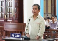 Bí ẩn chiếc áo trắng dính máu trong nghi án giết mẹ ruột