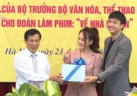 Tranh cãi quanh việc khen thưởng phim Về nhà đi con