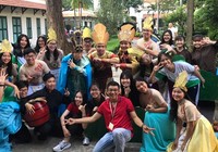 Cho trò xem phim và viết Faceboook khi dạy sử