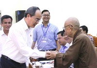 Phải loại bỏ các con sâu đục khoét tiền của nhân dân