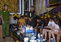 32 nam nữ dương tính ma tuý tại quán karaoke