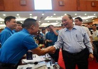 Thủ tướng Nguyễn Xuân Phúc gặp gỡ công nhân, lao động