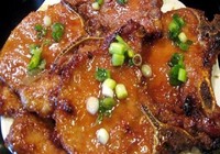 Gọi dĩa cơm tấm ngồi… ngó, chợt nhớ cơm sườn cốt lết mẹ nấu