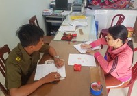 Tìm thấy chủ nhân túi vàng hai em học sinh lớp 3 nhặt được